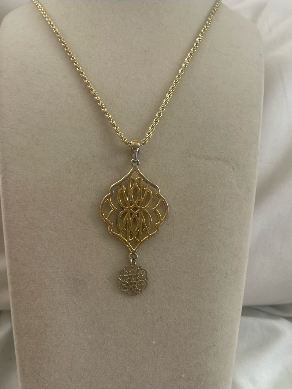 Gold Filigree Drop Pendant Necklace - Elegant Women's Jewelry